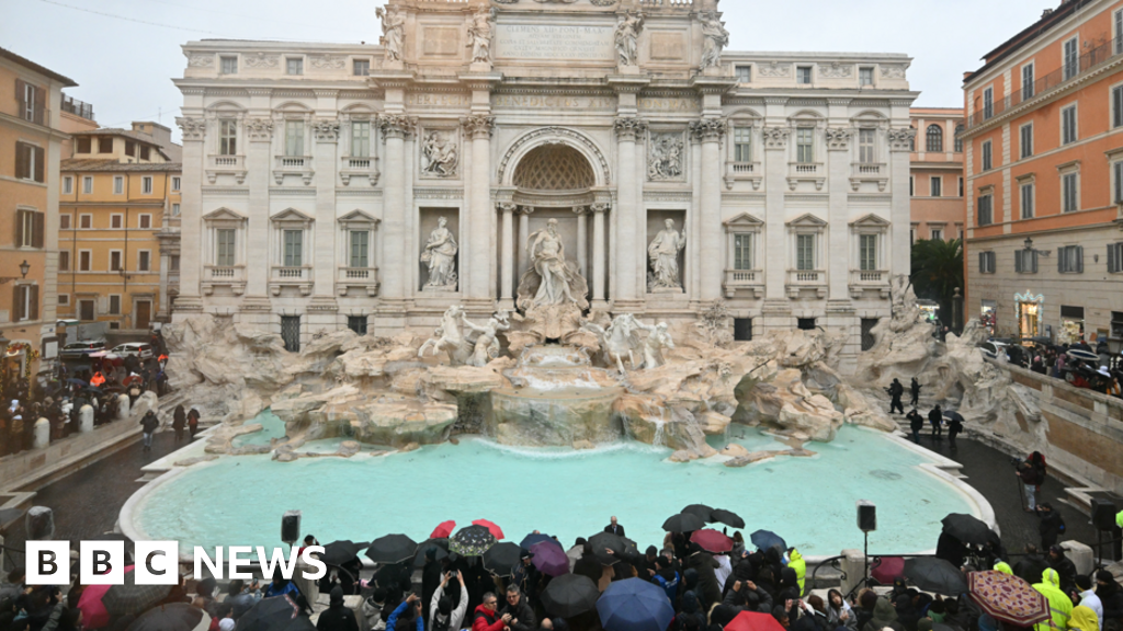 Rome to bring in queueing system as Trevi Fountain re-opens after restoration