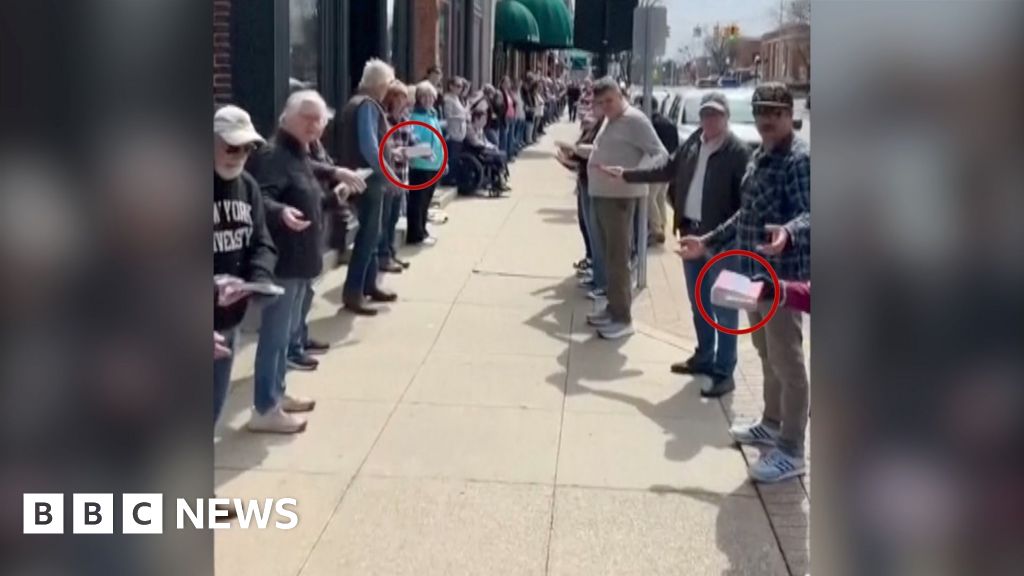 Michigan town forms human chain to move 9,100 books for shop