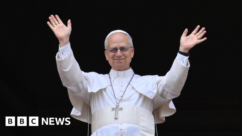 Crowds cheer as Pope holds first Sunday address