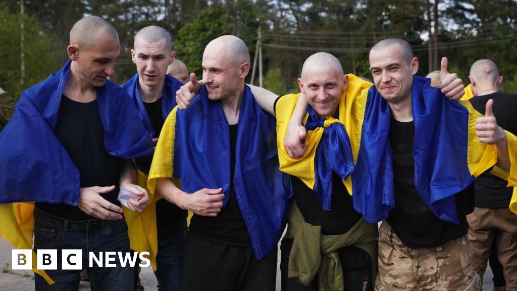 Ukraine and Russia exchange 780 soldiers and civilians in biggest swap