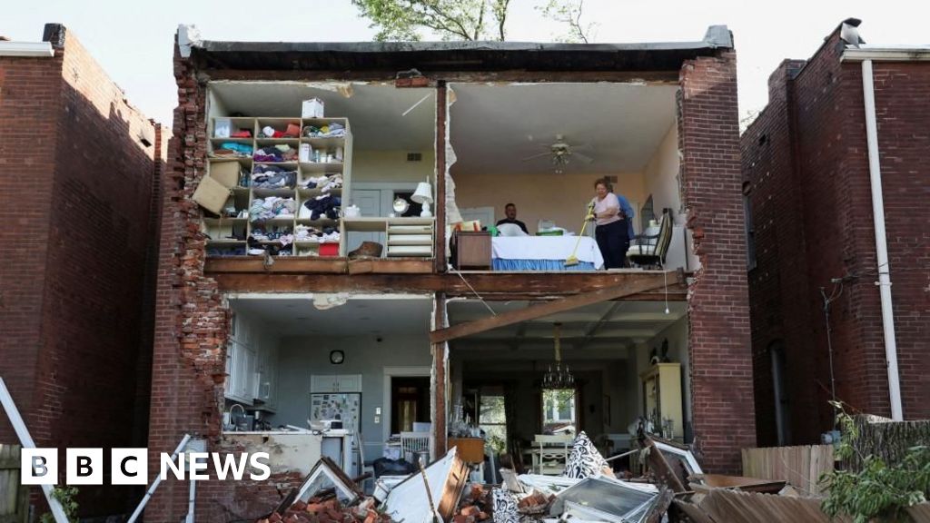Five dead after tornado tears through St Louis