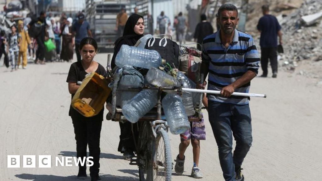 IDF says roads to Gaza aid centres are ‘combat zones’ as sites close for day