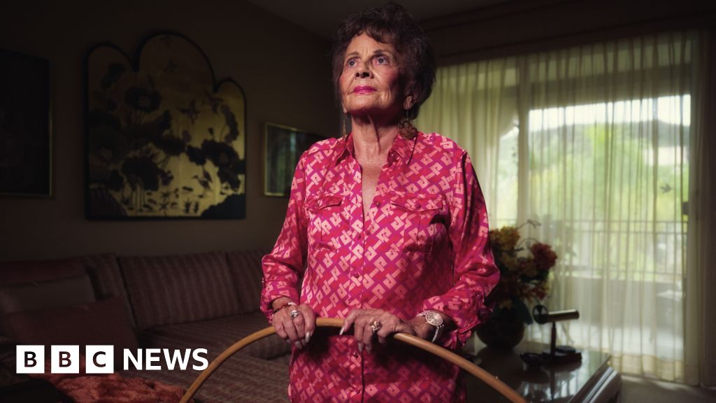 Joan Anderson, who helped create the hula hoop, dies aged 101