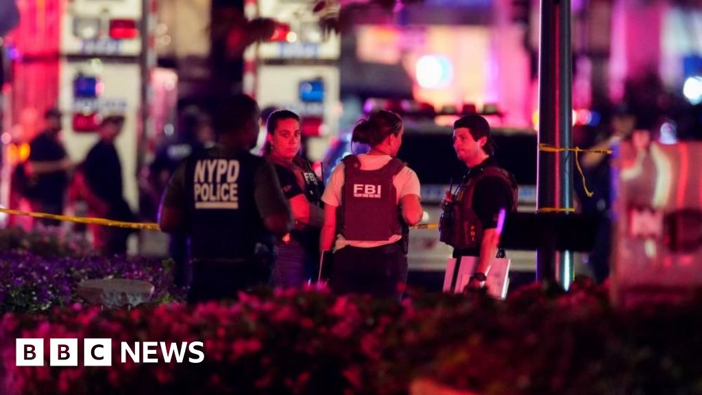 4 dead, including officer in Midtown attack