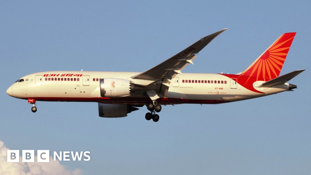 Cockpit voices fuel controversy over doomed flight