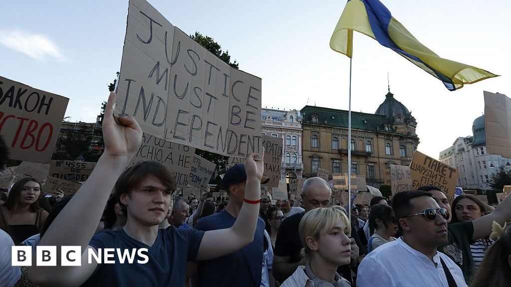 Zelensky backtracks on law over anti-corruption bodies after protests