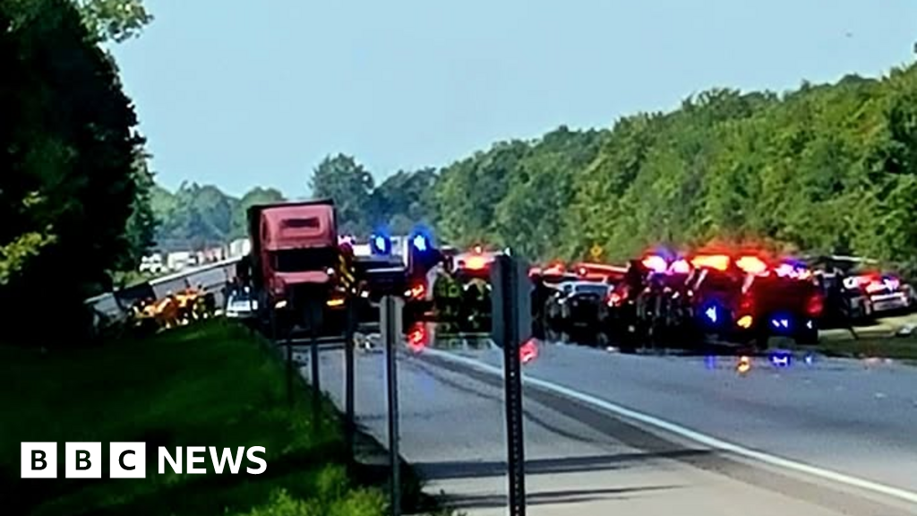 Five dead in bus crash after Niagara Falls tour