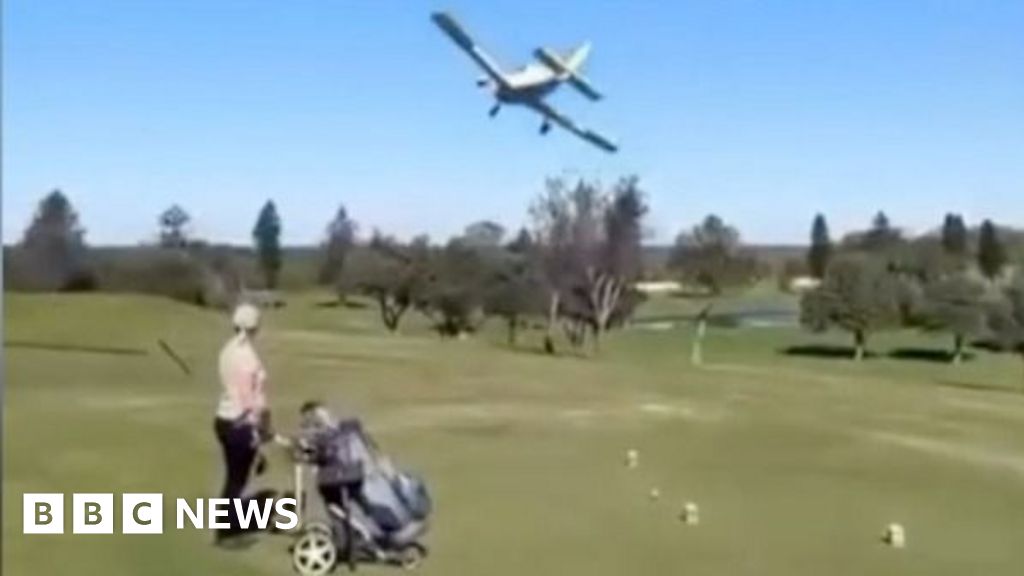 Plane makes emergency landing on Australian golf course