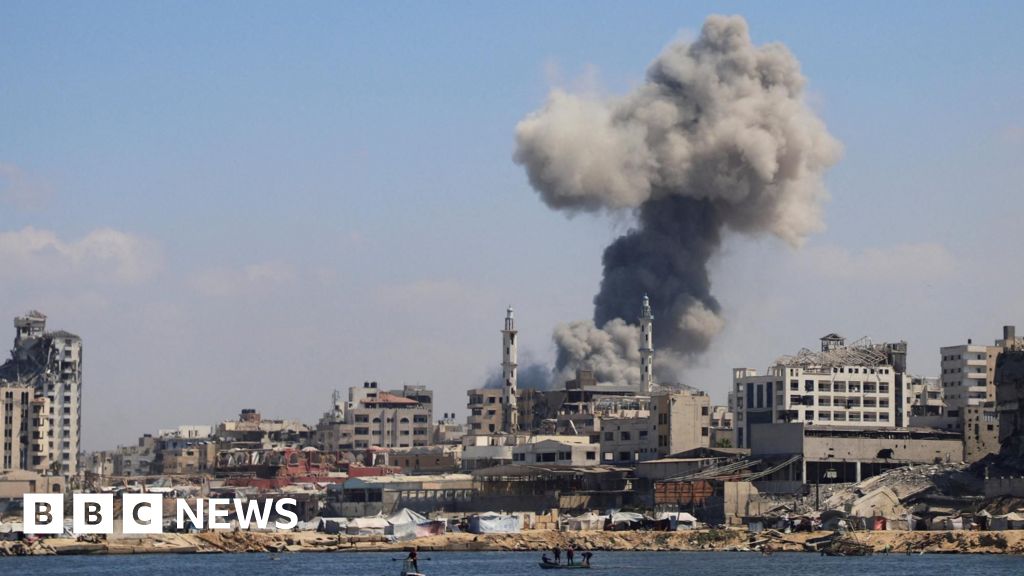 ‘Cataclysmic’ situation in Gaza City, UN official says, as Israeli tanks advance