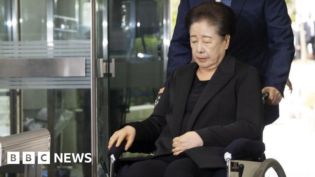 ‘Moonies’ church leader arrested over gifts to ex-South Korea first lady