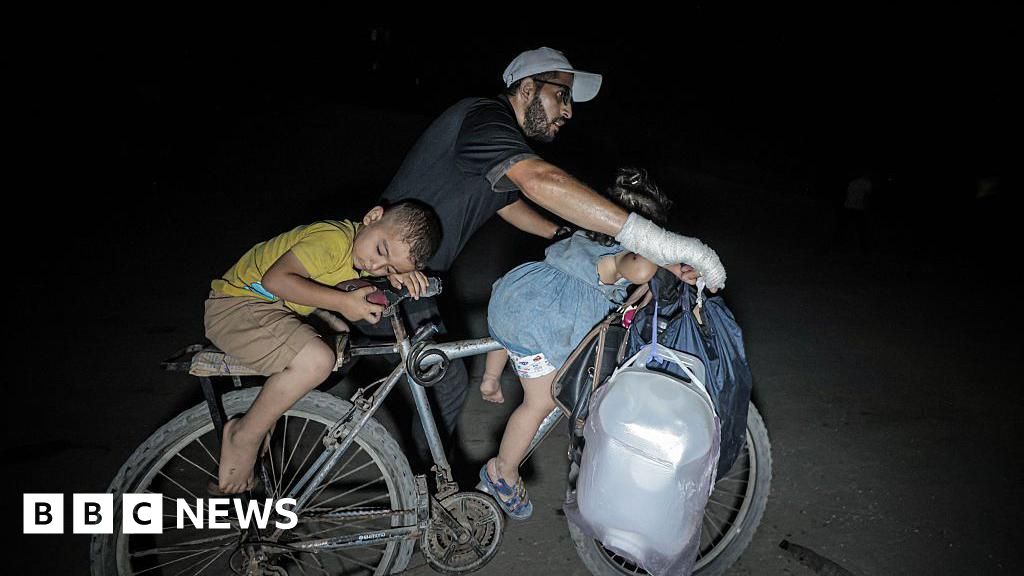 Palestinians scramble to flee Israeli assault on Gaza City