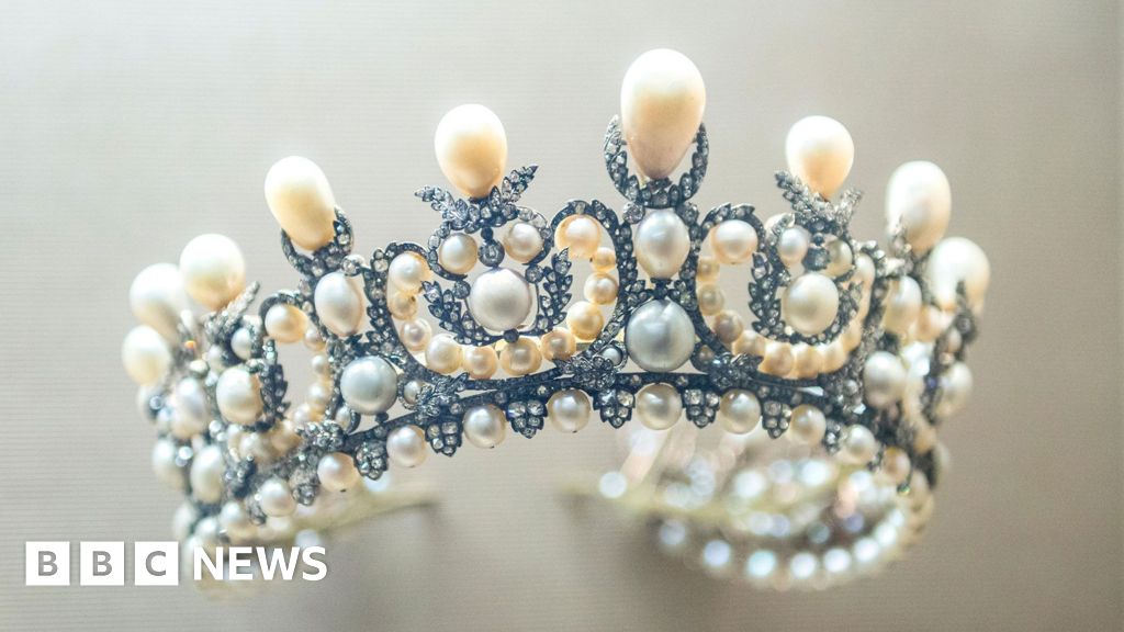 Everything we know about the Louvre jewellery heist