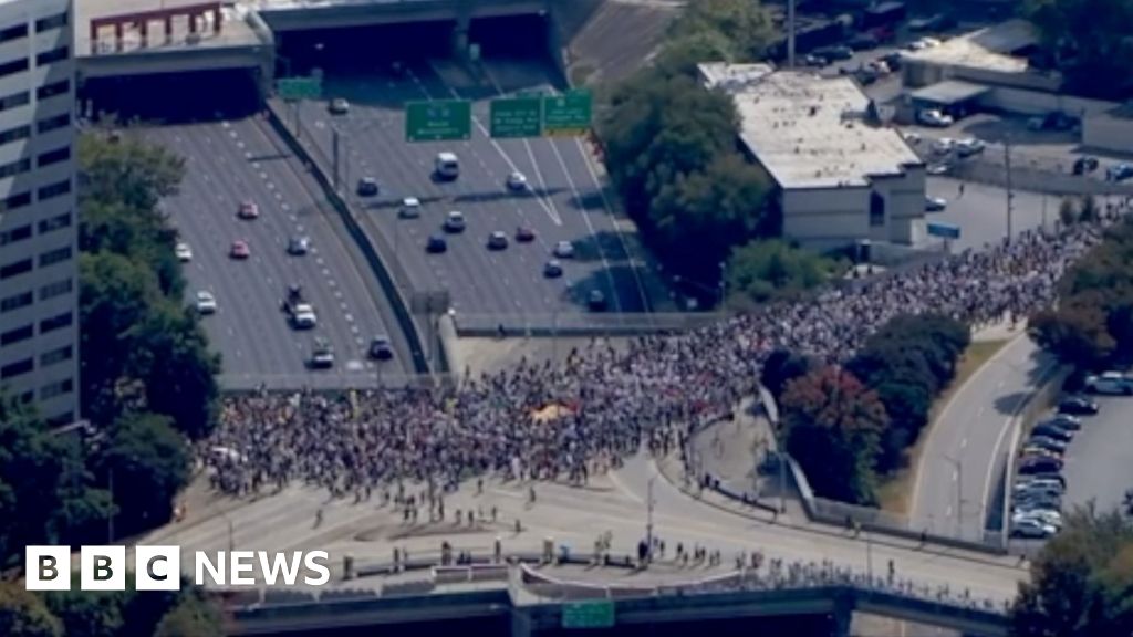 Thousands attend anti-Trump protest across the US