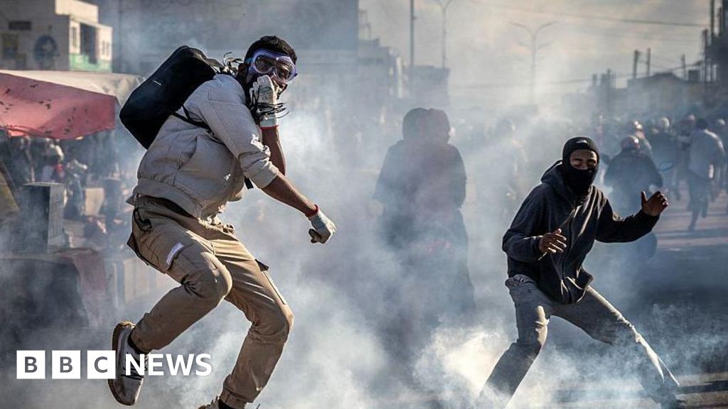 President Andry Rajoelina appoints army general as PM