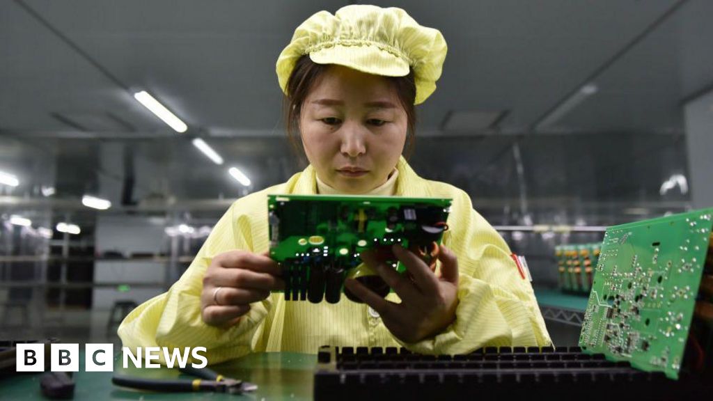 China’s economic growth slows as trade tensions with US flare up