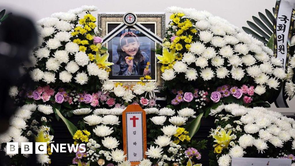 Teacher who fatally stabbed student jailed for life