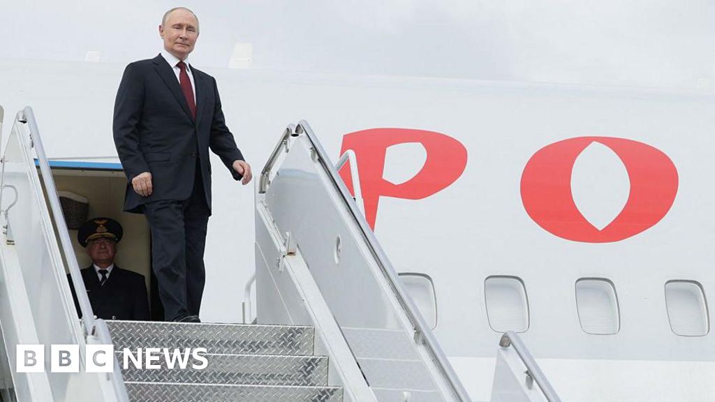 Can Putin’s Flying Kremlin travel to through EU airspace to Budapest?