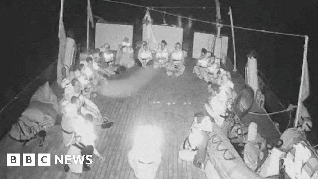 Israeli naval ships intercept Gaza-bound flotilla